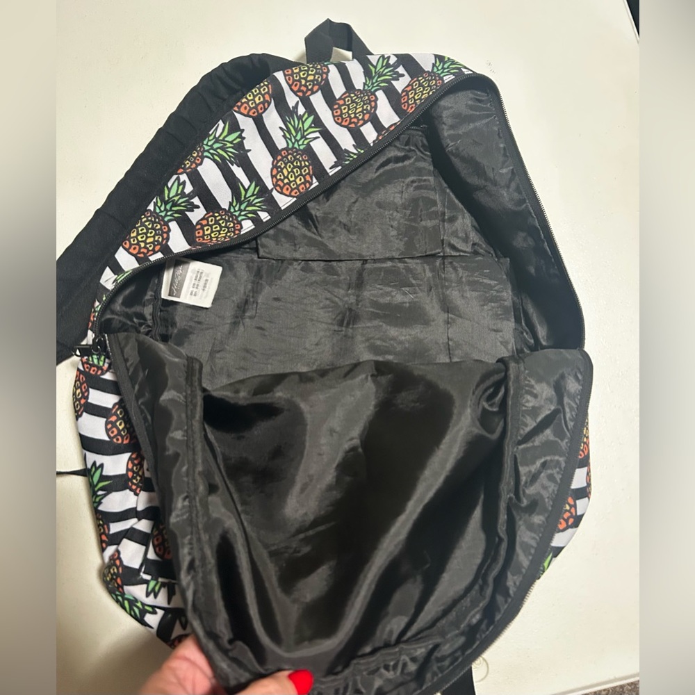 Backpack - Picture 5 of 6